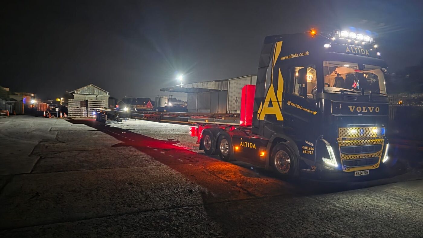 Altida moving a 38.5-metre rail from Nottingham to Ireland — photo 1 of 4