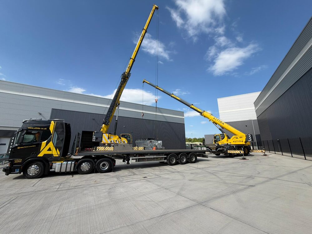 Altida's crane and Scania transport on site at an energy-storage facility in Sheffield