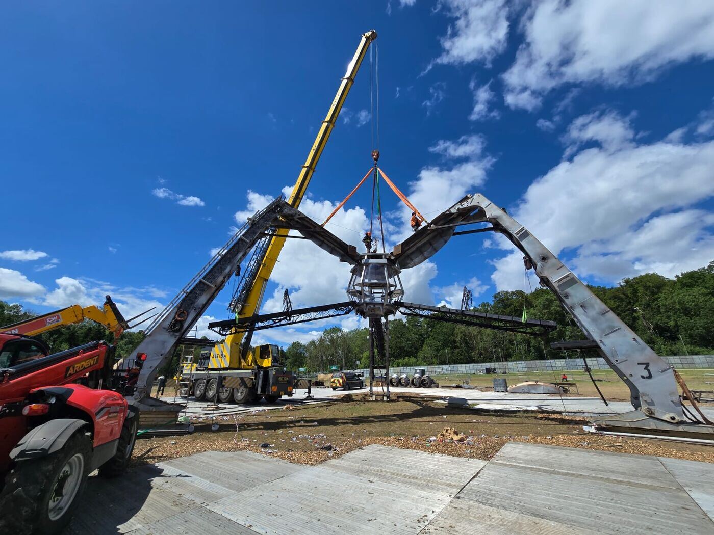 Altida's AC 140 dismantling a steel art installation at Forbidden Forest Festival — photo 2 of 7
