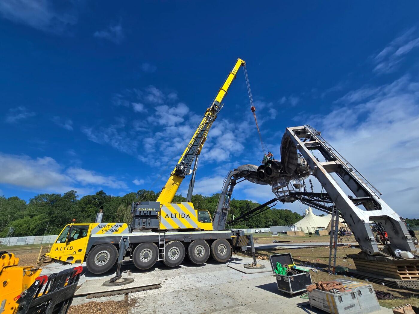 Altida's AC 140 dismantling a steel art installation at Forbidden Forest Festival — photo 3 of 7
