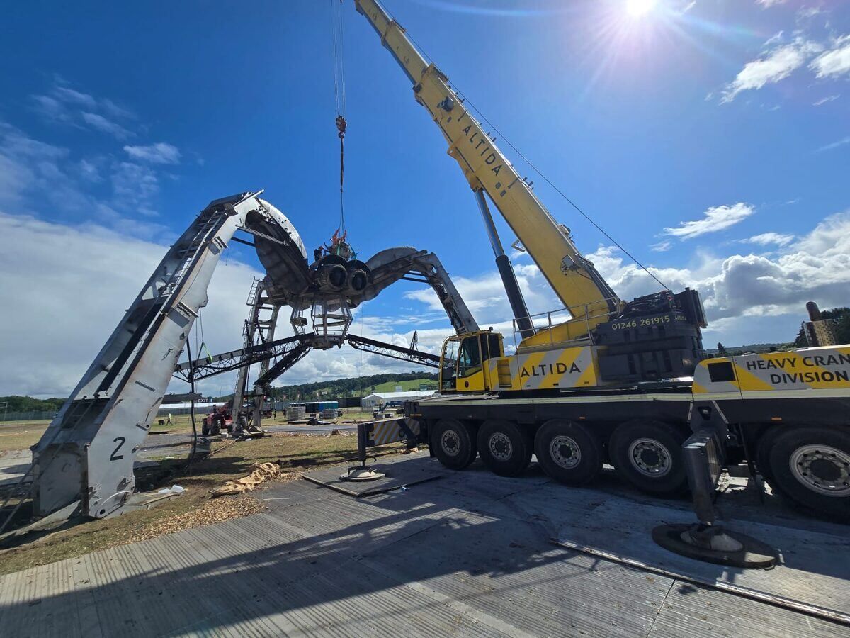 The AC 140 working the steel installation on the festival field
