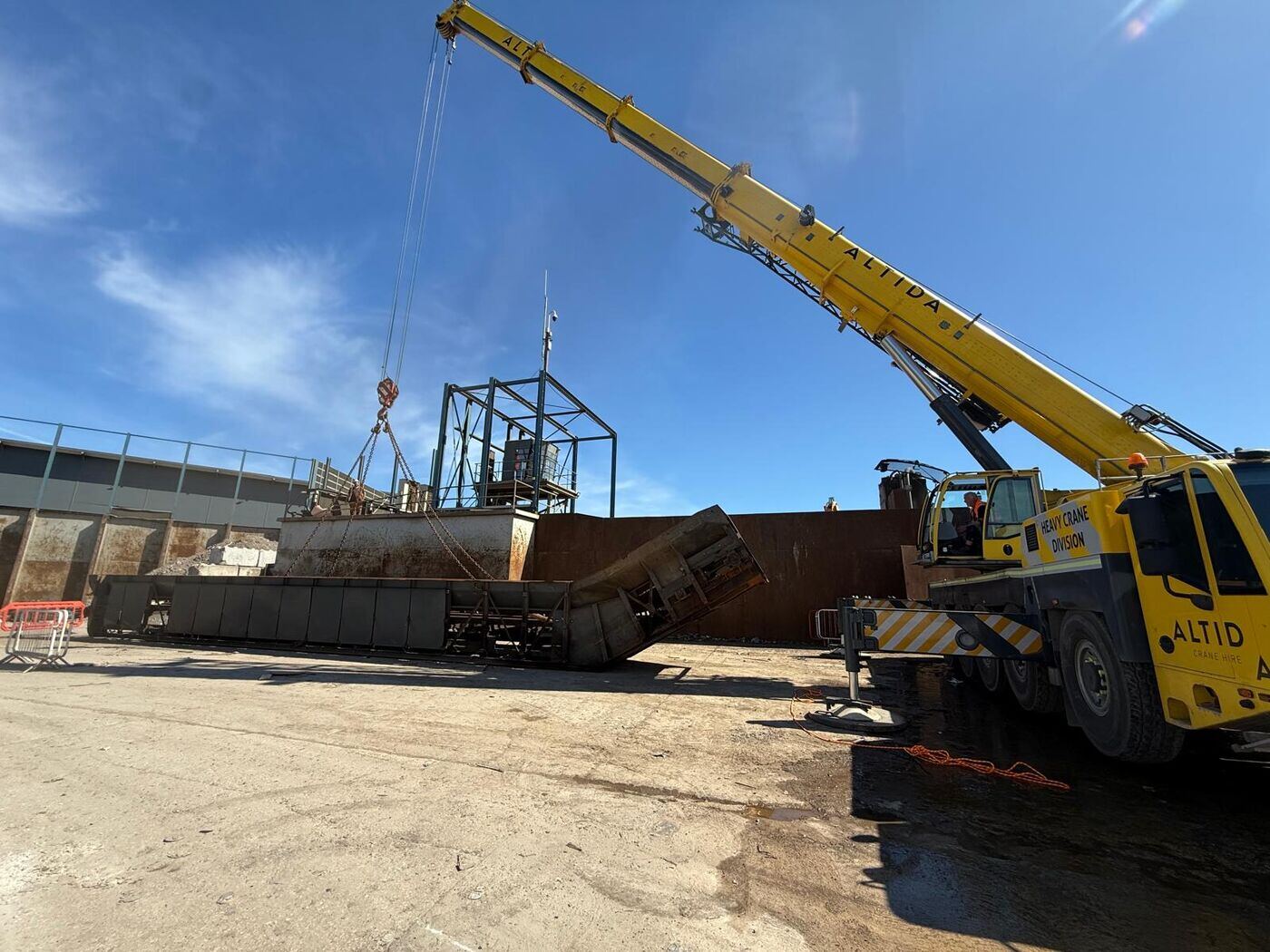 Altida's contract lift and transport at the recycling site in Smethwick — photo 2 of 9