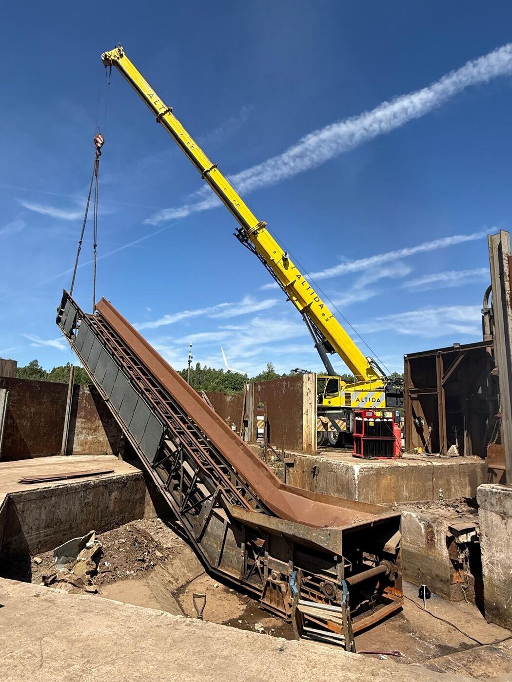 Altida's contract lift and transport at the recycling site in Smethwick — photo 4 of 9